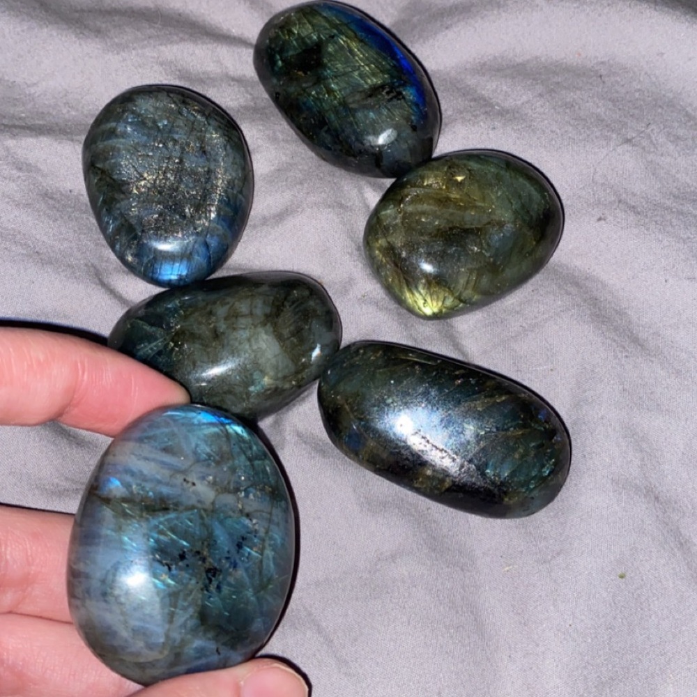 labradorite palm stones